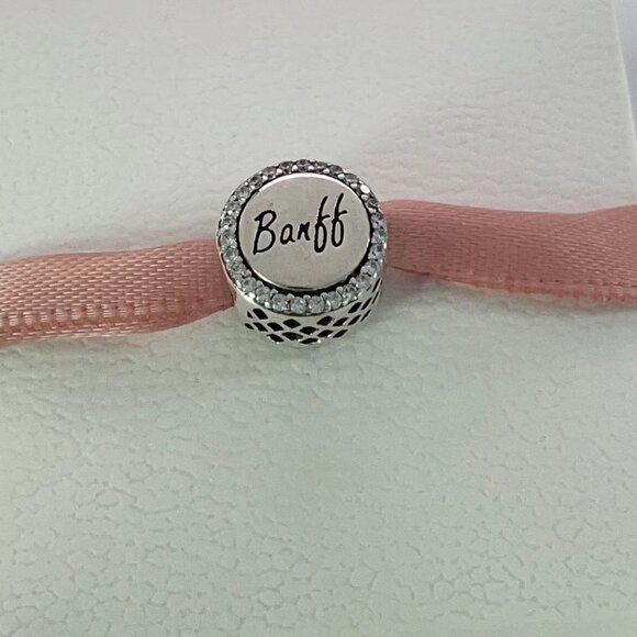 Pandora Banff Exclusive Charm - Picture 4 of 4